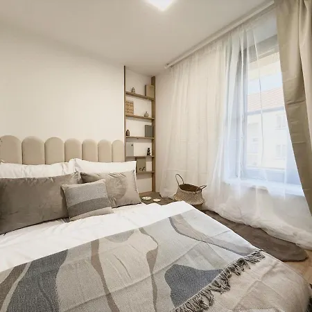 Gallery Vibe Gallasova Апартаменты